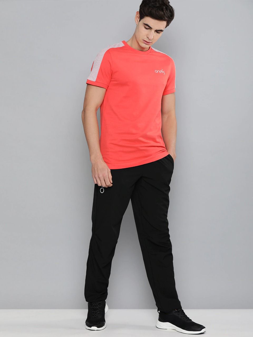 Men Solid Round Neck Red T-Shirt